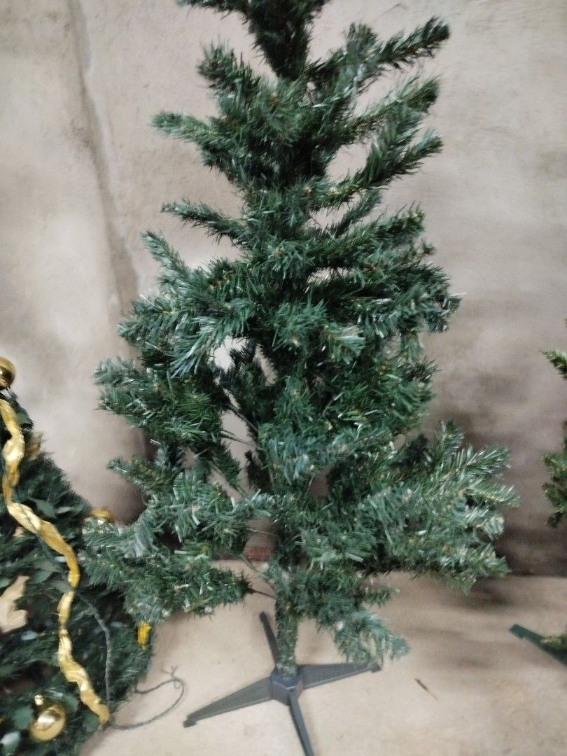 Japan 150cm Artificial Christmas Tree with Stand (Category: Other Home Decor) located in Bulacan. Submitted by amarijapansurplus (Listing ID 1456286243, Image 3). Description: 📌as is 📌WYSIWYG 📌First to pay basis 📌Auto pass sa COD iwas scam sa part ko 📌MOP: GCASH 📌MOD: Pick-up, Lalamove (motorcycle) or J&T/Flash Express/SPX Express 📌Loc. Panginay, Balagtas, Bulacan 🇯🇵AMARI Japan Surplus🇯🇵.