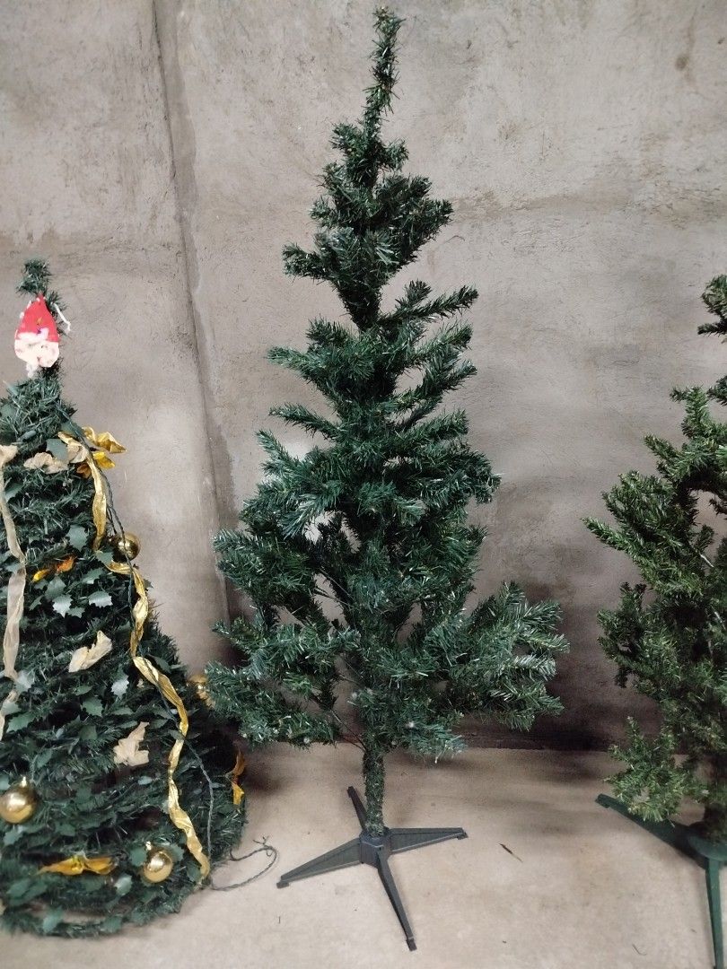 Japan 150cm Artificial Christmas Tree with Stand (Category: Other Home Decor) located in Bulacan. Submitted by amarijapansurplus (Listing ID 1456286243, Image 1). Description: 📌as is 📌WYSIWYG 📌First to pay basis 📌Auto pass sa COD iwas scam sa part ko 📌MOP: GCASH 📌MOD: Pick-up, Lalamove (motorcycle) or J&T/Flash Express/SPX Express 📌Loc. Panginay, Balagtas, Bulacan 🇯🇵AMARI Japan Surplus🇯🇵.