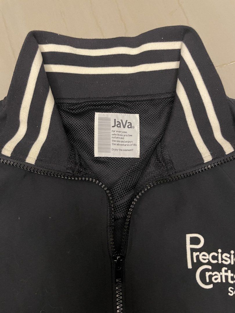 Java Boxy Halfzipper (Category: Coats, Jackets and Outerwear) located in Johor Bahru. Submitted by haffygems (Listing ID 1456393669, Image 2). Description: Golden ratio sizing 🔥 and nice cutting. In great condition Two pieces available, L and XL L: pit 25 length 26 ❌SOLD❌ XL: pit 27 length 28 Postage rm7.