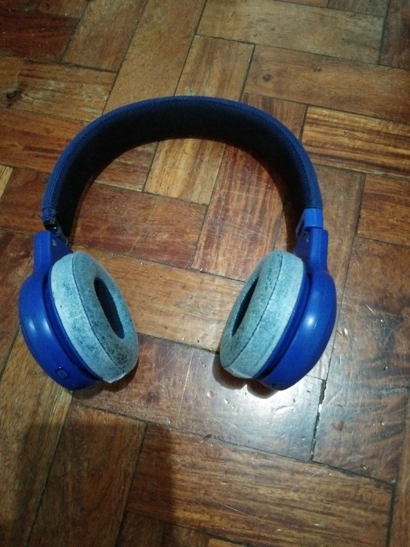 JBL headset blutooth (Category: Headphones & Headsets) located in Quezon City. Submitted by eidorableshop (Listing ID 1456301872, Image 1). Description: .