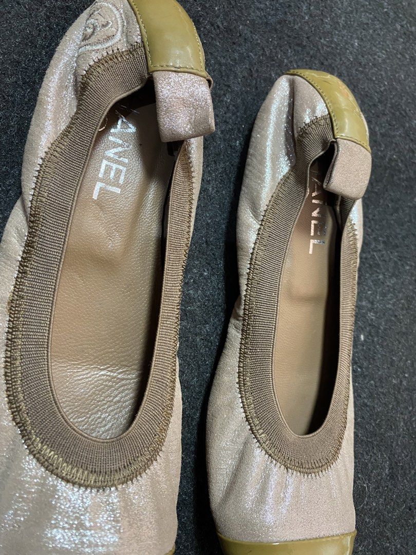 Leather Ballet Flats Chanel (Category: Flats & Sandals) located in Quezon City. Submitted by loloyz123 (Listing ID 1456359351, Image 2). Description: Leather Ballet Flats Chanel Condition: Very good Color rate: 9.8/10 Color: gold Size: 36 Outsole: 25 cm Insole: 24.2cm.
