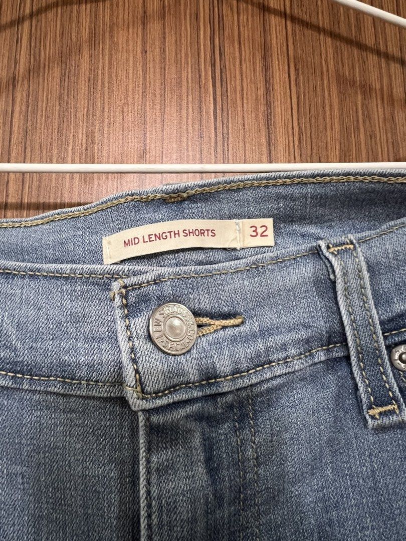 Levi's Mid Length Denim Shorts Size 32 (Category: Shorts) located in Quezon City. Submitted by lightningdream (Listing ID 1456346560, Image 2). Description: Classic denim blue shorts Size 32.