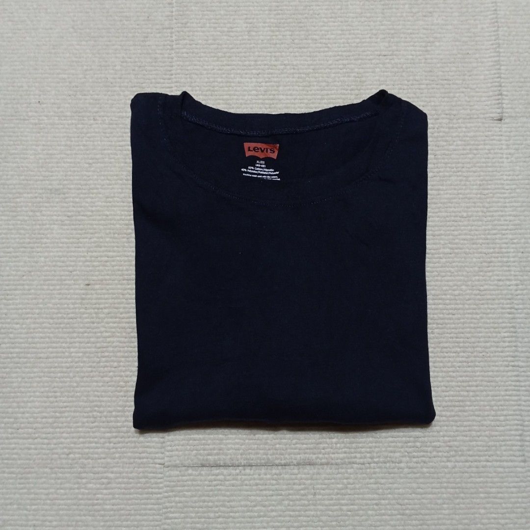 Levi's Navy Blue Crew Neck T-Shirt (Category: Tshirts & Polo Shirts ) located in Irosin. Submitted by jamilflor (Listing ID 1456264608, Image 2). Description: LEVIS PLAIN TEE no issue Good as new Width 24 Length 26 Size XL on tag 9.5/10 color rate Excellent condition -.