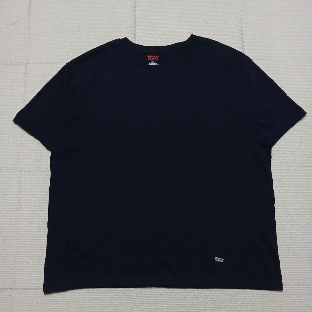 Levi's Navy Blue Crew Neck T-Shirt (Category: Tshirts & Polo Shirts ) located in Irosin. Submitted by jamilflor (Listing ID 1456264608, Image 3). Description: LEVIS PLAIN TEE no issue Good as new Width 24 Length 26 Size XL on tag 9.5/10 color rate Excellent condition -.