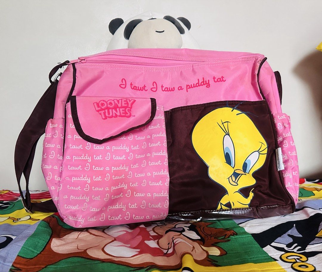 Looney Tunes Pink Microfiber Nursery Bag (Category: Diaper Bags & Wetbags) located in Antipolo. Submitted by declutteranirazc (Listing ID 1456306543, Image 1). Description: - Pink Looney Tunes microfiber nursery bag - Features a cute Tweety Bird graphic - Plenty of space inside for all your baby's needs - Convenient side pockets for quick access - Includes a comfortable shoulder strap - Ideal for carrying baby essentials on the go - Used but not 