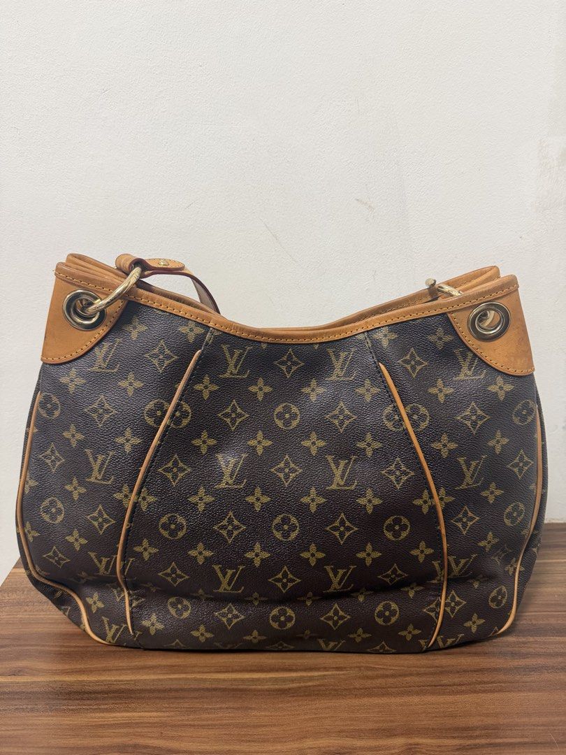 Louis Vuitton Galliera PM Monogram Canvas Bag (Category: Luxury Bags & Wallets) located in Quezon City. Submitted by artcatalogueph (Listing ID 1456344261, Image 3). Description: FOR SALE Louis Vuitton Galliera PM Monogram Canvas Bag - Lightly used, very presentable ₱15,000 only‼️ Meet ups in QC Commonwealth or delivery via Lalamove/Grab within Metro Manila.
