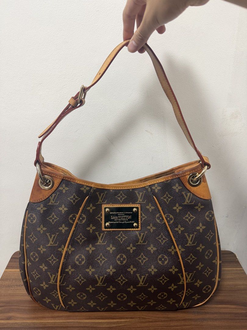 Louis Vuitton Galliera PM Monogram Canvas Bag (Category: Luxury Bags & Wallets) located in Quezon City. Submitted by artcatalogueph (Listing ID 1456344261, Image 2). Description: FOR SALE Louis Vuitton Galliera PM Monogram Canvas Bag - Lightly used, very presentable ₱15,000 only‼️ Meet ups in QC Commonwealth or delivery via Lalamove/Grab within Metro Manila.