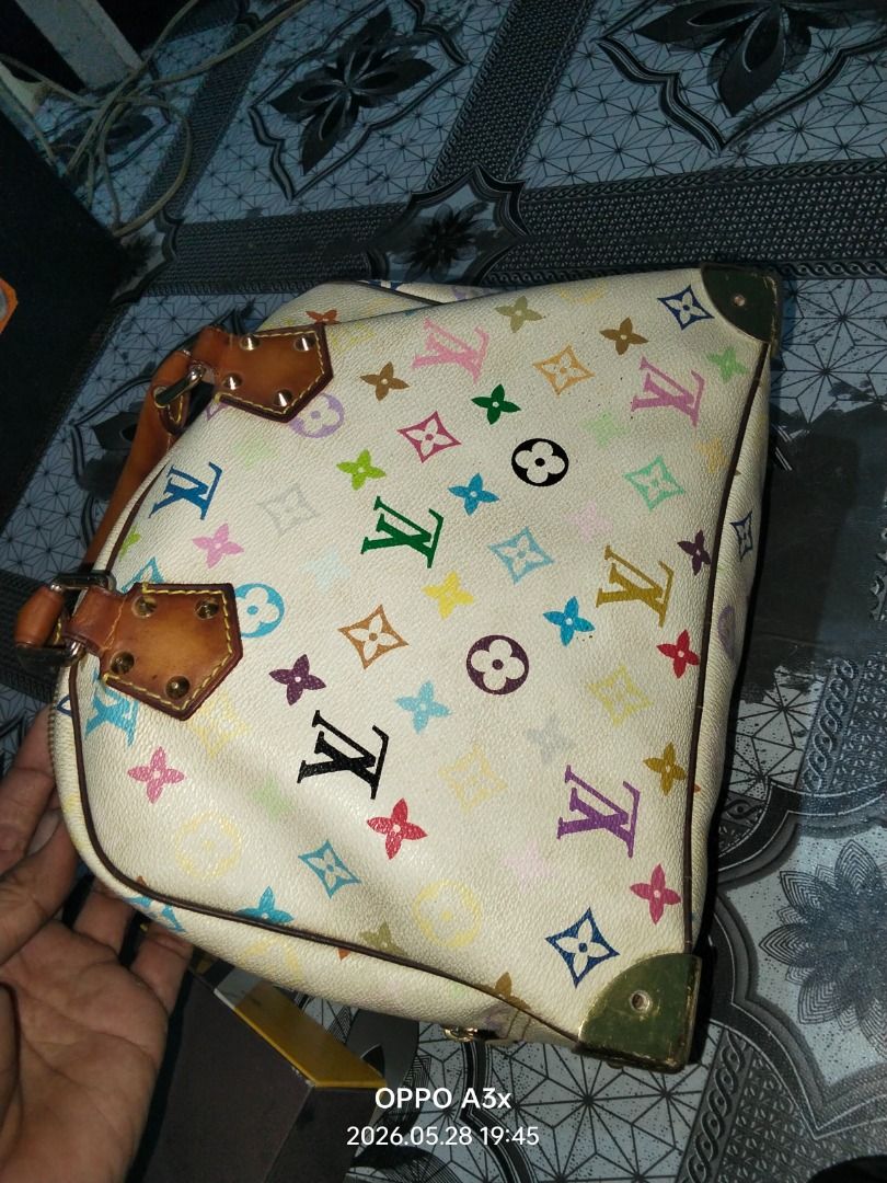 LV bag colorfully design (Category: Luxury Bags & Wallets) located in Quezon City. Submitted by danshinobi2422 (Listing ID 1456380955, Image 2). Description: May mga issue na Pero kaya naman Pag ipaayos Pero goods na goods yan kung gamitin mo lang .
