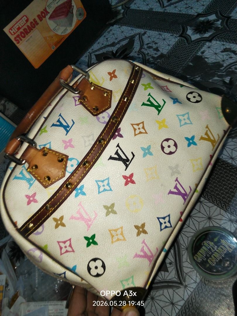 LV bag colorfully design (Category: Luxury Bags & Wallets) located in Quezon City. Submitted by danshinobi2422 (Listing ID 1456380955, Image 1). Description: May mga issue na Pero kaya naman Pag ipaayos Pero goods na goods yan kung gamitin mo lang .