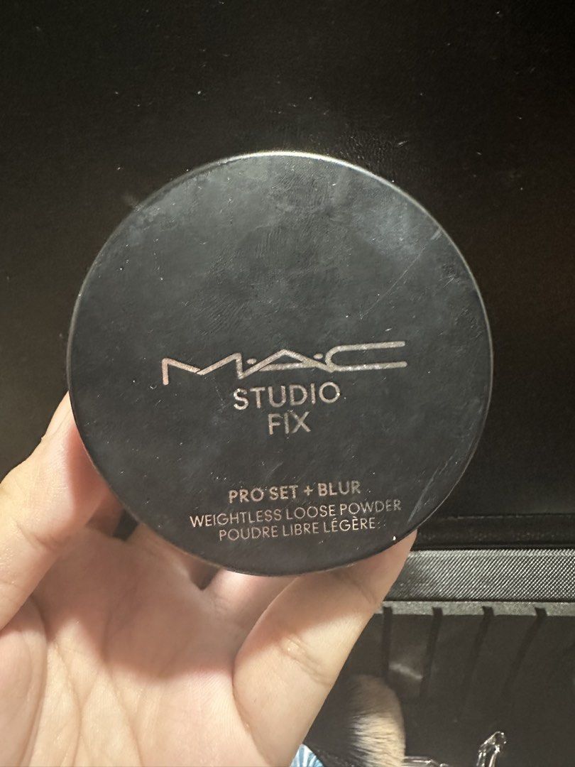 MAC Studio Fix Loose Powder (Medium) (Category: Makeup) located in Manila. Submitted by warmfish-1441 (Listing ID 1456357325, Image 1). Description: .