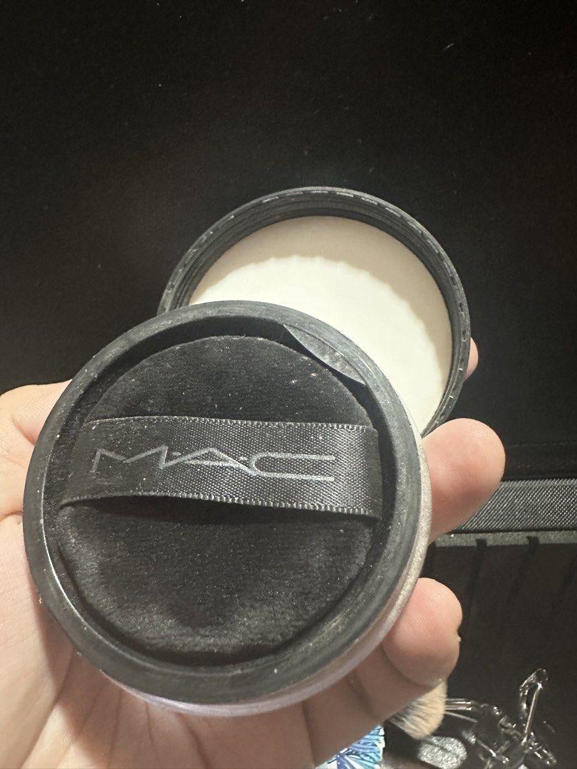 MAC Studio Fix Loose Powder (Medium) (Category: Makeup) located in Manila. Submitted by warmfish-1441 (Listing ID 1456357325, Image 3). Description: .