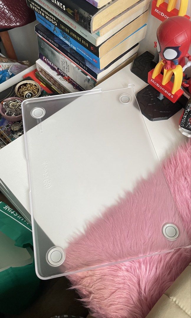 Speck Macbook Smartshell (Category: Laptop Bags & Sleeves) located in Imus. Submitted by maryrose_esp (Listing ID 1456300956, Image 2). Description: Speck Smartshell for 13” Macbook Air (2022-2025 models) with original box. Used only for 6-7 months bought January 2026, has a minor crack not that noticeable (check pic). Orig price: ₱2390. Selling for ₱1800, still negotiable..