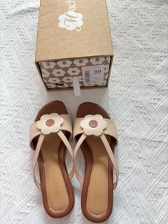 (Category: ) located in . Submitted by preloved__al (Listing ID 1456390096, Image 1). Description: .