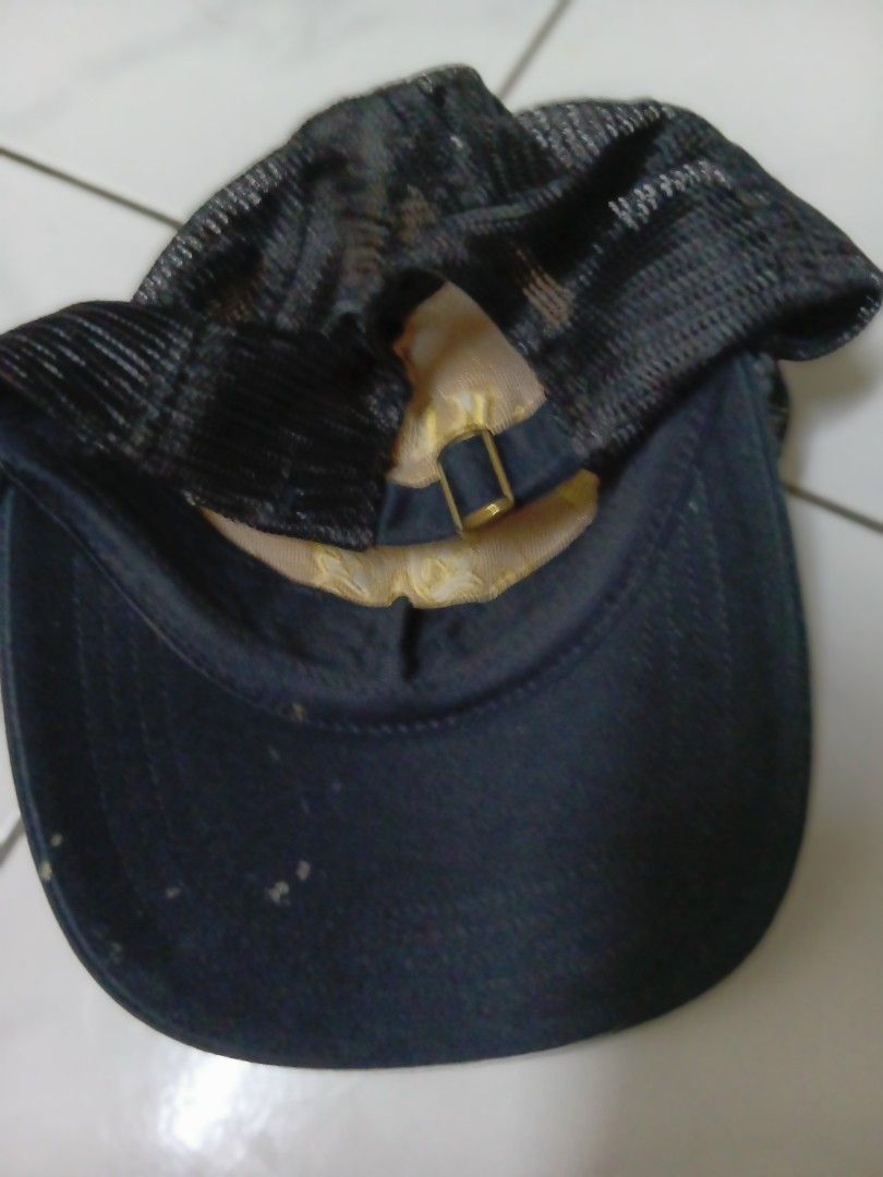 Make Legend (Category: Cap & Hats) located in Kuala Lumpur. Submitted by wiseforest.9a1beb (Listing ID 1456359622, Image 2). Description: warna masih cantik.