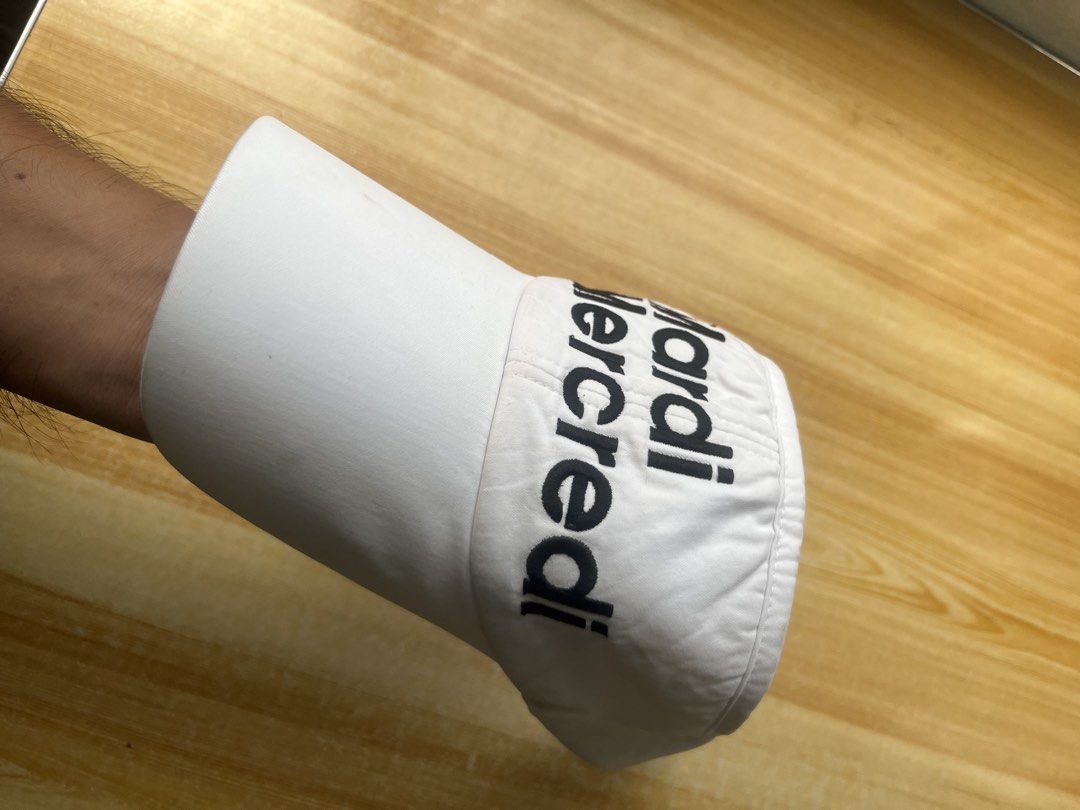 mardi mercredi visor hat (Category: Hats & Beanies) located in Cebu City. Submitted by fierce.vincent (Listing ID 1456392618, Image 3). Description: mardi mercredi visor hat one size fits most 850 + sf.