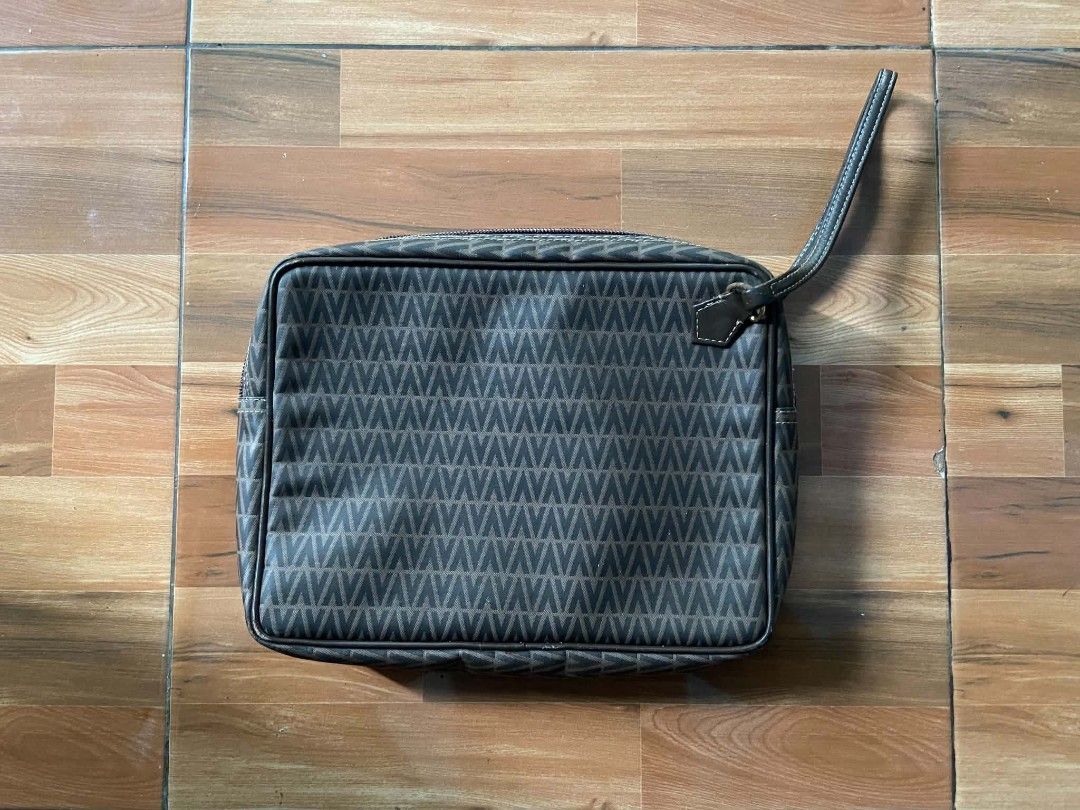 MARIO VALENTINO POUCH (Category: Luxury Bags & Wallets) located in Nabua. Submitted by supermix5119 (Listing ID 1456237798, Image 2). Description: MARIO VALENTINO POUCH Legit Excellent Condition 750+Sf.