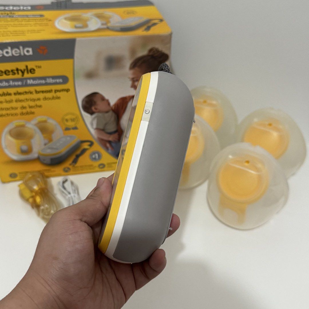 Medela Freestyle Flex 2023mfg (Category: Breastfeeding & Bottle Feeding) located in Manila. Submitted by pump4lessph (Listing ID 1456374071, Image 2). Description: Includes 2 pairs of handsfree cups.