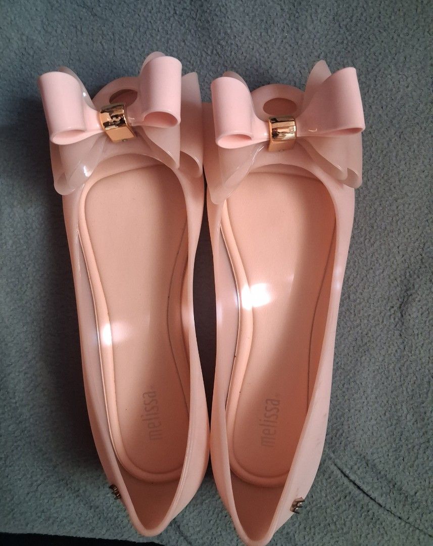 Melissa Jelly Shoes/Flats (Category: Flats & Sandals) located in Cebu City. Submitted by kirbyvv (Listing ID 1456306358, Image 1). Description: Melissa Jelly Pink Shoes with Dust Bag Size EU 38/US Unused (Last price non negotiable) Authenticity Not Guaranteed but Good Quality RFS: Decluttering.