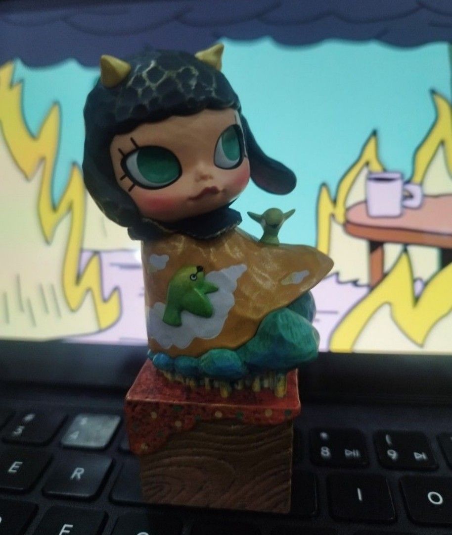 Molly ARTLINE and HIRONO (Category: Designer & Blind Box Toys) located in Valenzuela. Submitted by bvchira (Listing ID 1456371669, Image 1). Description: -300 MOLLY -200 HIRONO BOTH FOR 400.