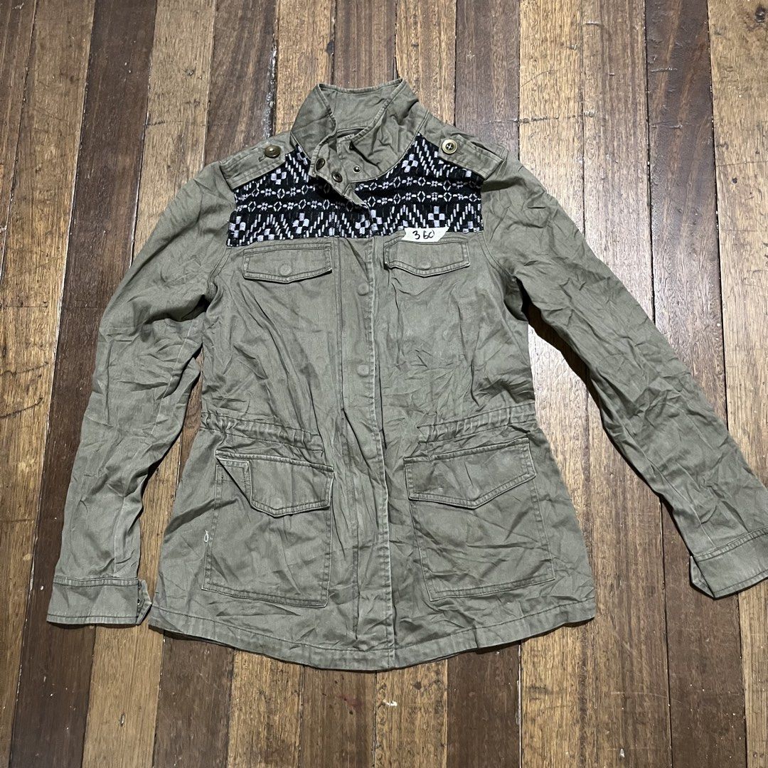 Mudd denim longsleeve for women (Category: Coats, Jackets and Outerwear) located in Caloocan City. Submitted by jpeg.vaults (Listing ID 1456386836, Image 1). Description: for women.