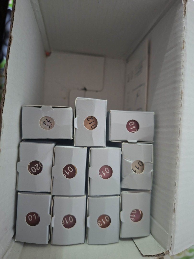 Nails Set (Category: Hands & Nails) located in Sison. Submitted by aidryen (Listing ID 1456368632, Image 3). Description: RFS: Barely used, tinamad na. Set: 1300 pesos Inclusion: 10 pcs Bomd gel polish 1 nail bomd gel glue 1 bomd base coat 1 bomd top coat 1 UV lamp 1 flash cure lamp 1 set nail tips 1 set modelones primer and dehydrator Tingi: 10 pcs gel polish - 445 all Top and base coat - 80 each Modelones na primer and dehydrator - 200 UV lamp 