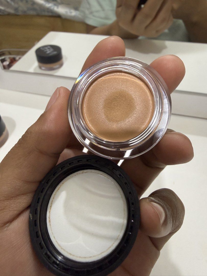 NARS Soft Matte Complete Concealer (Praline Medium 3) (Category: Makeup) located in Quezon City. Submitted by airwreckah04 (Listing ID 1456416691, Image 3). Description: Nars Pot Concealer Shade: Praline (Medium 3) RFS: Not a shade match, shade Biscuit blends well on me Bought from Blue App’s Official Nars Store in July 2026 for 1900, yours for 1750 Never dabbed with fingers, I only used a clean concealer brush. For your peace of mind, I am moren