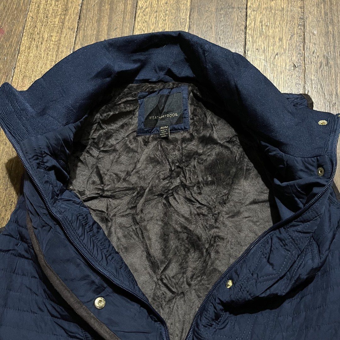 Navy Blue vest (Category: Coats, Jackets and Outerwear) located in Caloocan City. Submitted by jpeg.vaults (Listing ID 1456387507, Image 3). Description: .