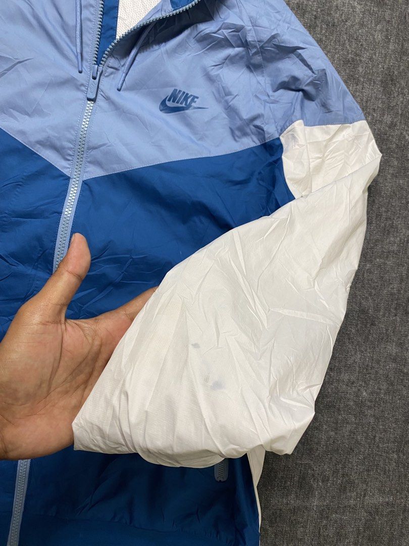 Nike (Category: Hoodies) located in Cebu City. Submitted by theloose.thread (Listing ID 1456367219, Image 3). Description: .
