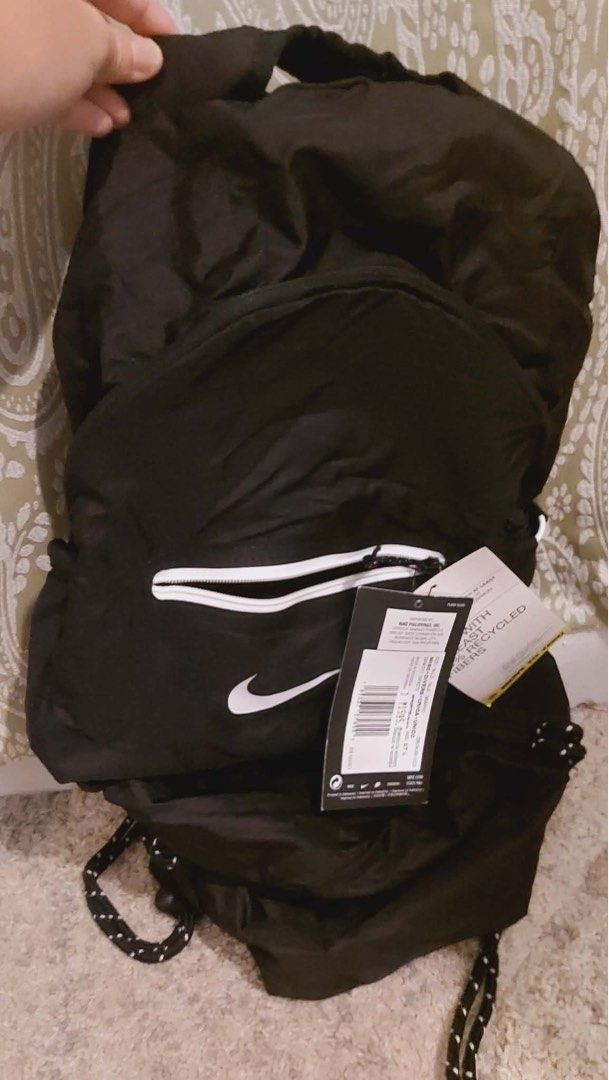 Nike Black Drawstring Backpack with Zipper Pocket (Category: Backpacks) located in Manila. Submitted by jessicav05 (Listing ID 1456312497, Image 1). Description: - Black Nike drawstring backpack - Front zipper pocket with white trim - Black straps with white speckles - Made with at least 10% recycled fibers - Ideal for gym or everyday use.