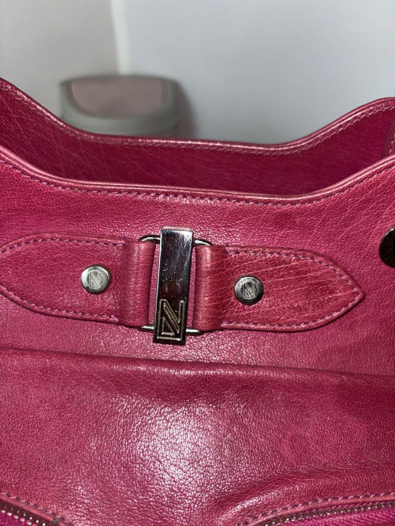 Nottinghill Westbourne Luxury authentic handbag (Category: Luxury Bags & Wallets) located in Manila. Submitted by nikkidrea (Listing ID 1456382129, Image 2). Description: Nottinghill Westbourne bag is a vintage luxury handbag. It is slightly used and bent due to storing conditions. The leather is in good condition with minor stains but not noticeable. I don’t have the box and authentication receipt but the buyer can request for an authentication 