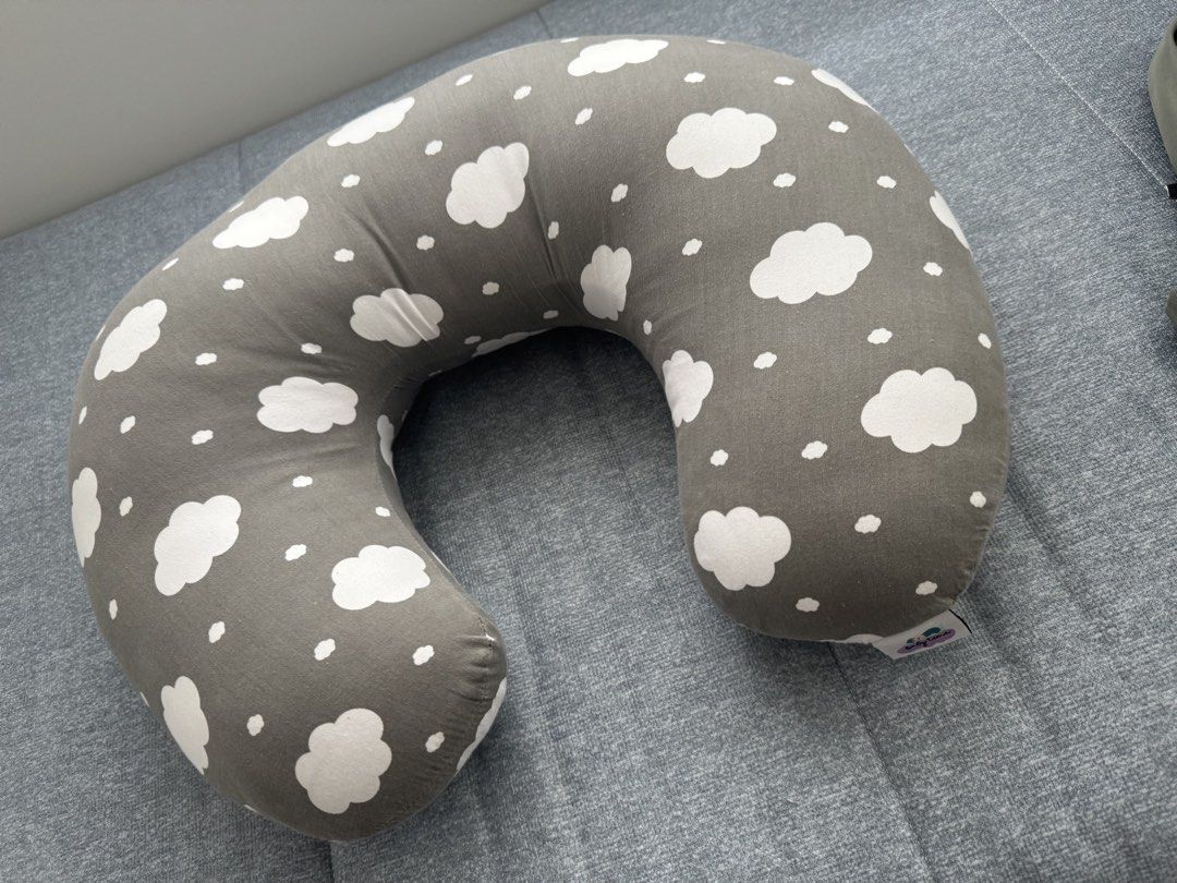 Nursing and Breastfeeding Pillow (Category: Breastfeeding & Bottle Feeding) located in Calamba. Submitted by cheriiv (Listing ID 1456361656, Image 1). Description: Barely used.
