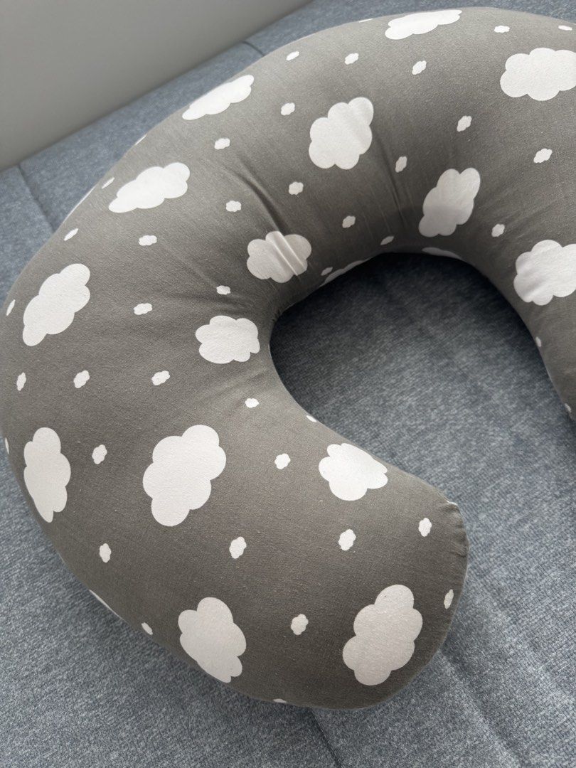 Nursing and Breastfeeding Pillow (Category: Breastfeeding & Bottle Feeding) located in Calamba. Submitted by cheriiv (Listing ID 1456361656, Image 3). Description: Barely used.