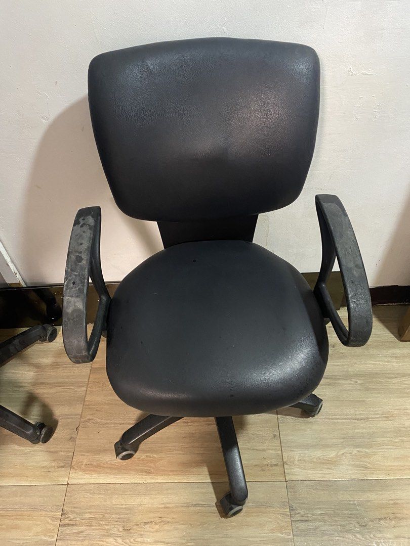 Office chair (Category: Office Furniture & Fixtures) located in Manila. Submitted by jasminpena68351 (Listing ID 1456357495, Image 1). Description: -Quality office chair! -Very comfy for WFH set-up! Location Manila Hills Montalban Rizal.