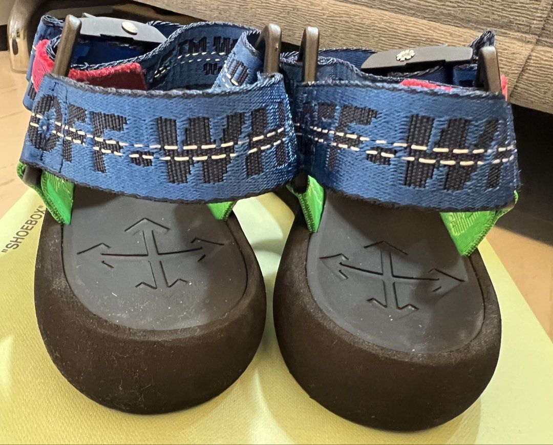 Off-White （分類：涼鞋）位於 Hong Kong。 由 tkeon 提交（商品編號 1456391539，圖片 3）。簡介： 。
