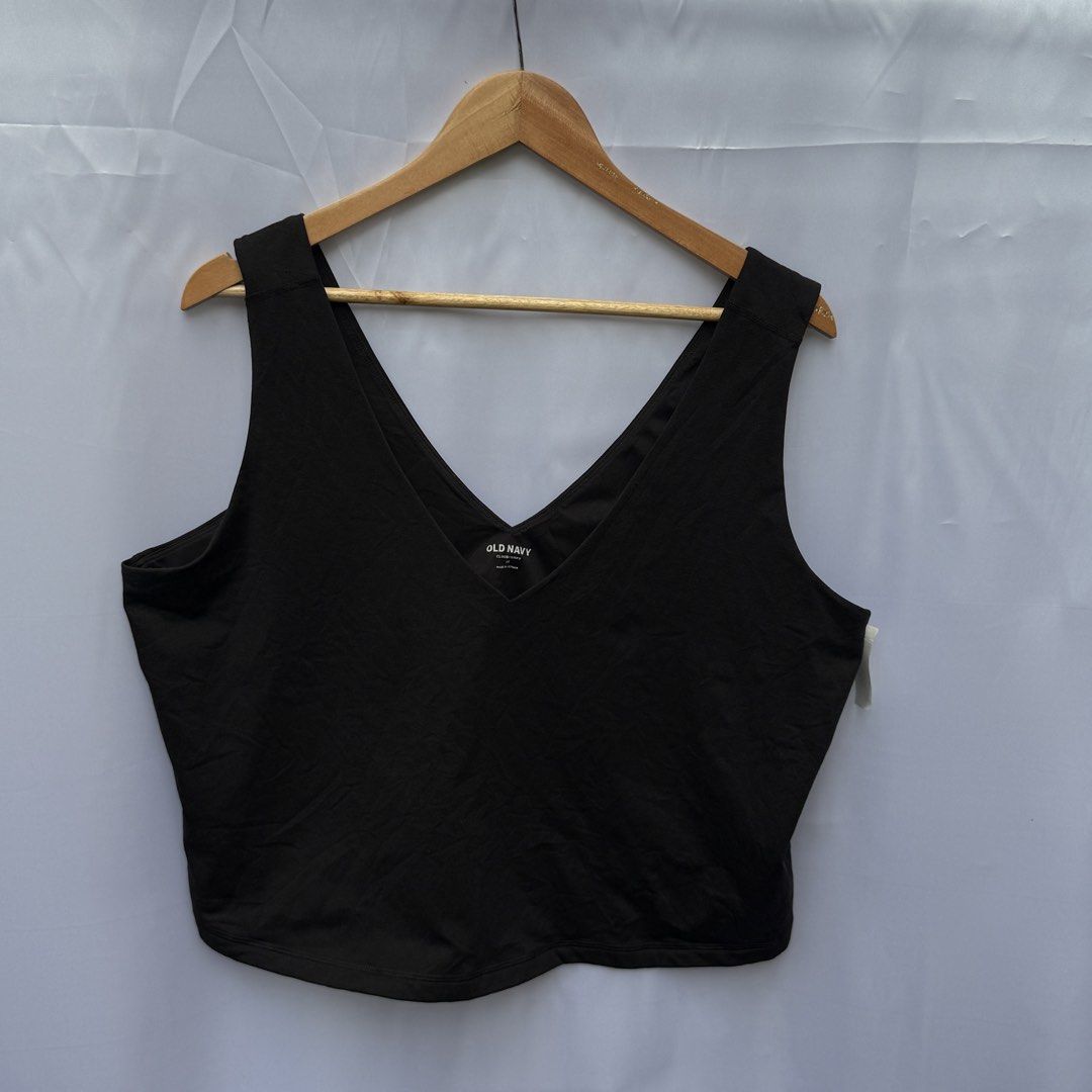 Old Navy Cloudcomfort Black V-Neck Tank Top (Category: Activewear) located in Batac City. Submitted by sheepyshoppy (Listing ID 1456326047, Image 1). Description: - Black Old Navy tank top - V-neck style - Made with Cloudcomfort material - Sleeveless design.