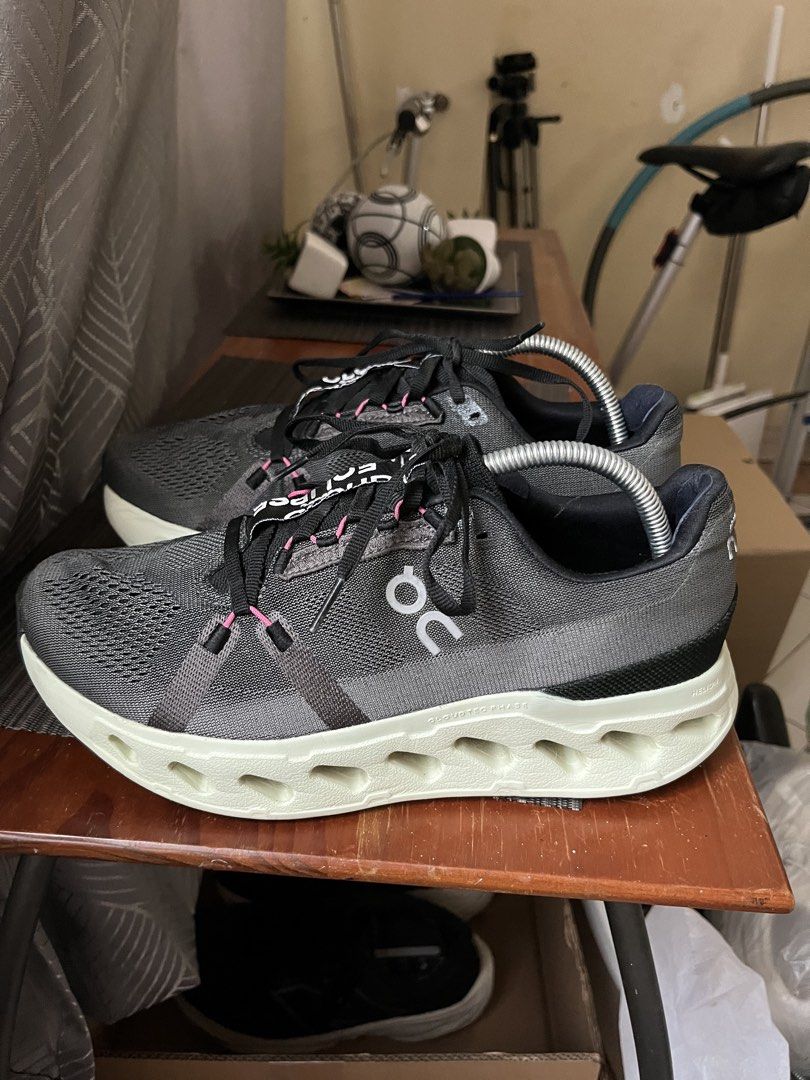 ON Cloud eclipse (Category: Sneakers) located in Las Pinas. Submitted by deepsouthe (Listing ID 1456234683, Image 2). Description: ON Cloud eclipse M9, 8.5uk, 42.5eu, 27cm Legit pair, no box Well used yet in Good cond Socliner tears (fix and patched already) Php3,850 plus sf Las Pinas area.