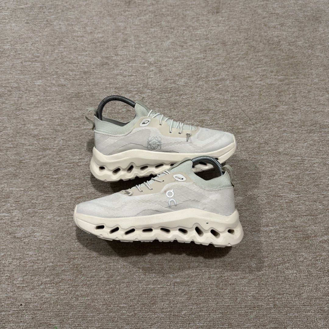 ON CLOUD TILT LOEWE BEIGE (Category: Sneakers) located in Cebu City. Submitted by cjayzuno04940 (Listing ID 1456415451, Image 3). Description: ON CLOUD TILT LOEWE BEIGE ORIGINAL✅ US WOMENS-6 EUR-37 CM-23 EXCELLENT CONDITION.