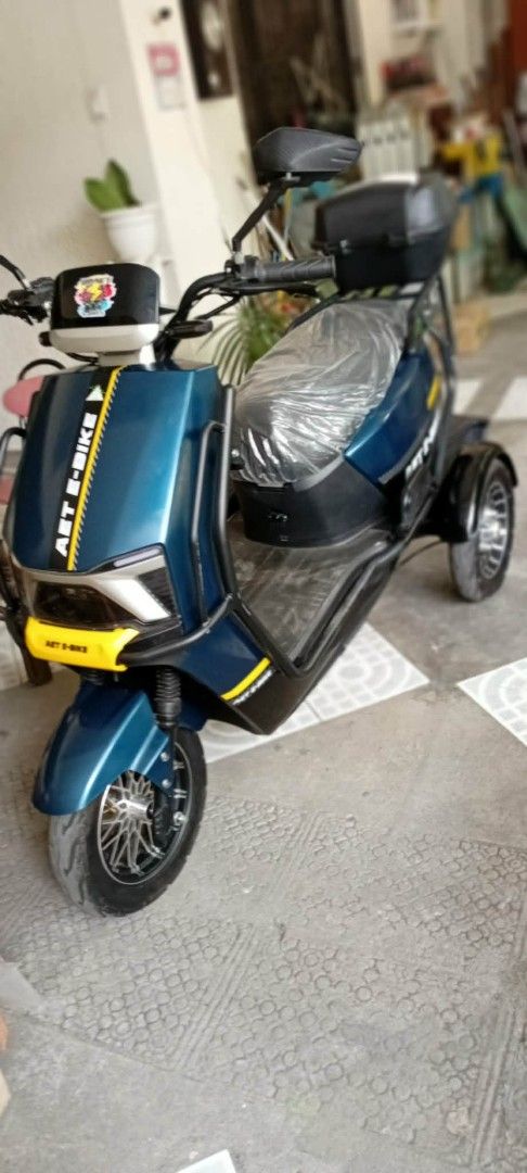 Oslo V2 Motor Type 3 wheels e-Trike (Category: Skates, Rollerblades & Scooters) located in Mandaluyong City. Submitted by jorelp (Listing ID 1456350078, Image 1). Description: Oslo V2 Motor Type 3 wheels e-Trike SPECS: 3 speed parking function disc brake front dual suspension 3x10” tubeless tire differential motor hub 2000 Watts Motor 60v20ah with reverse mode top speed 33kph top range 20-40 kilometers if full charge free helmet like new, used on