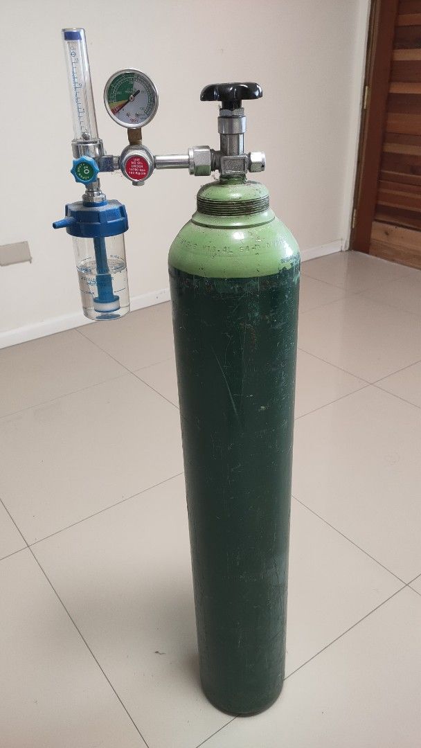 Oxygen Tank with Regulator and Humidifier (Category: Medical Supplies & Tools) located in Las Pinas. Submitted by drewlukas (Listing ID 1456273528, Image 2). Description: - Green oxygen tank - Includes regulator and humidifier (with water) - Pressure gauge visible - Comes with tubing - Ready for immediate use.