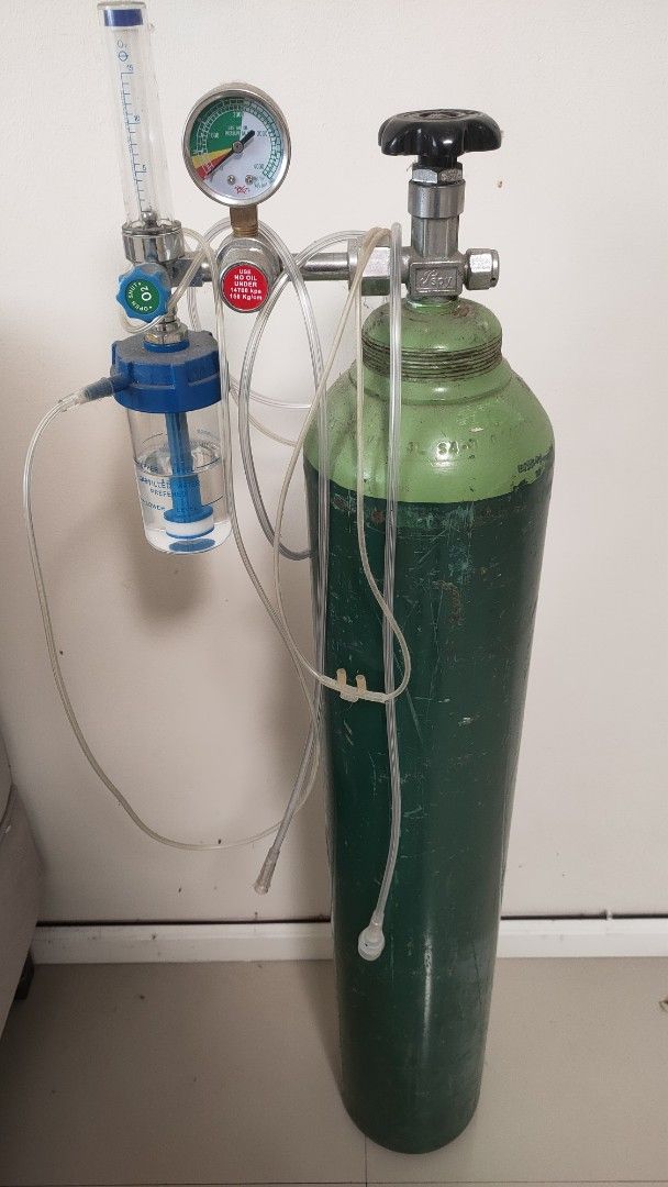 Oxygen Tank with Regulator and Humidifier (Category: Medical Supplies & Tools) located in Las Pinas. Submitted by drewlukas (Listing ID 1456273528, Image 3). Description: - Green oxygen tank - Includes regulator and humidifier (with water) - Pressure gauge visible - Comes with tubing - Ready for immediate use.