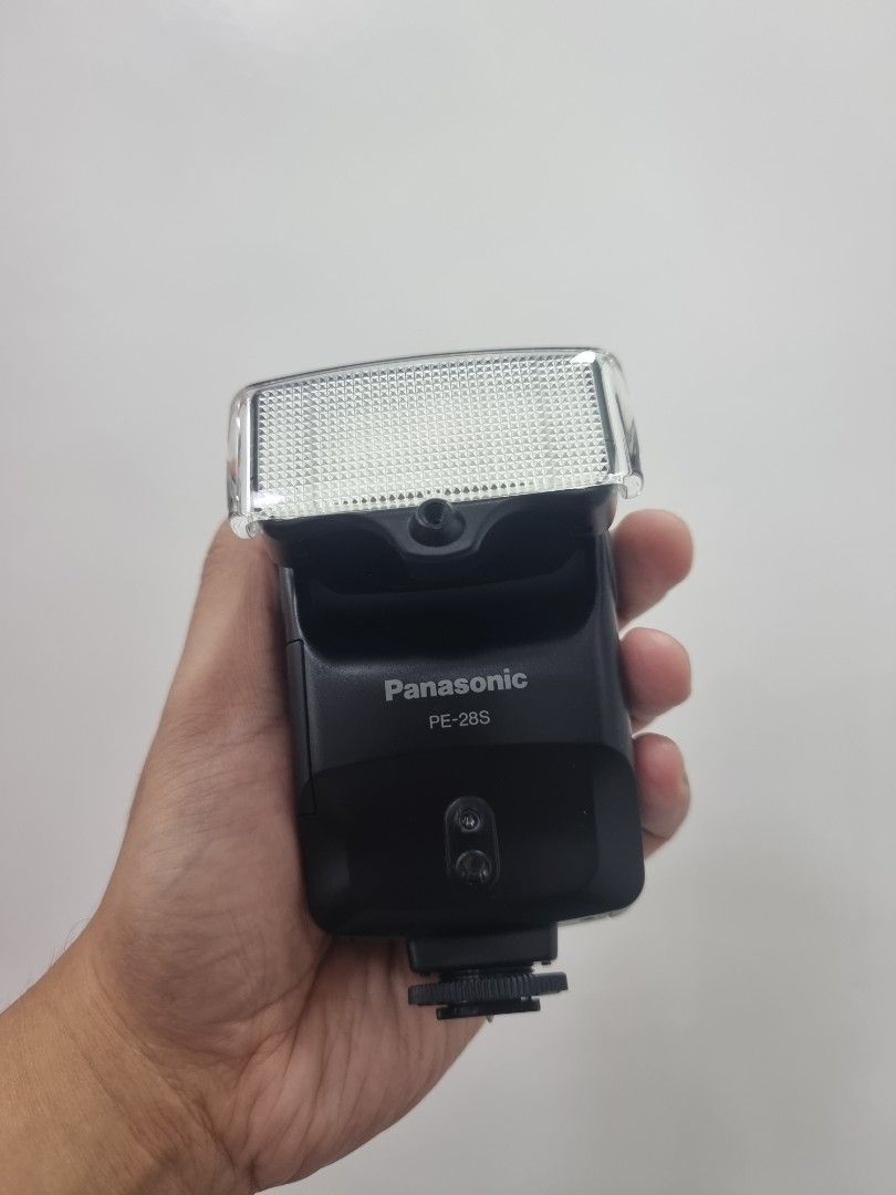 Panasonic PE-28S Electronic Flash Unit (Category: Cameras) located in San Fernando. Submitted by filmburrrn_ (Listing ID 1456270197, Image 2). Description: - Panasonic PE-28S electronic flash unit - Tested and confirmed working - Comes with original packaging price: 3, 000.