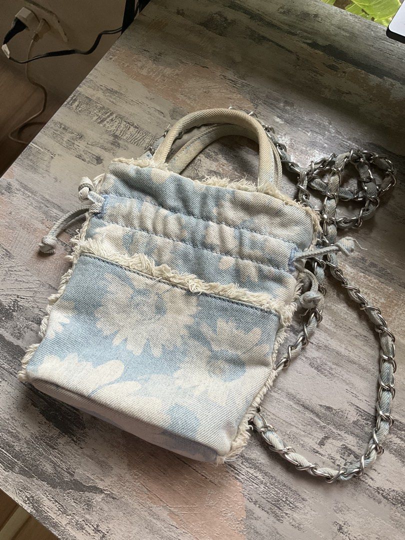 Parfois Denim Mini Crossbody bag (Category: Cross-body Bags) located in Cavite. Submitted by _nikki_g (Listing ID 1456319527, Image 2). Description: Original Parfois mini crossbody bag Fits iphone pro max With signs of usage so please manage expectations Rfs: not using anymore.