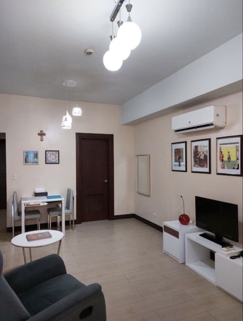 FOR RENT: Two Central studio (Category: Apartments & Condos) located in Manila. Submitted by astrogirl911 (Listing ID 1456387516, Image 2). Description: LOCATION: Salcedo Village, 109 Valero, Makati UNIT DETAILS: - Studio unit - 41 sqm - Fully furnished - High floor (24th floor) - With parking AMENITIES & FACILITIES - INDOOR: - Male & female changing rooms - Gym - Meeting rooms - Function rooms - Lounge AMENITIES & FACILITIES - OUTDOOR: - Landsca