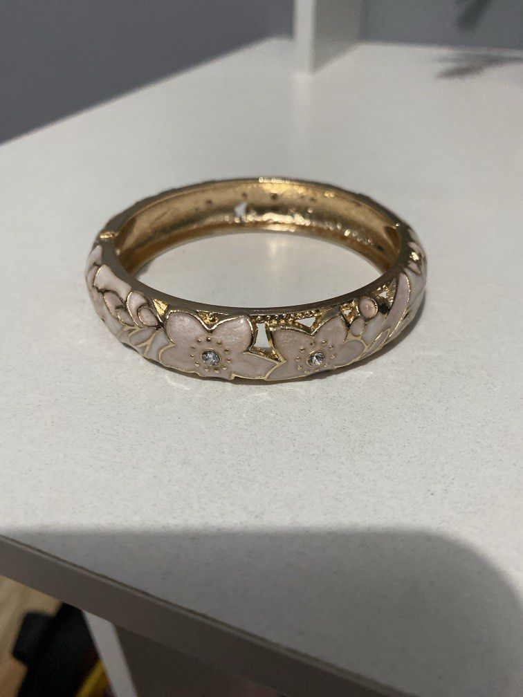 pink and white bangle (Category: Body Jewelry) located in Dasmarinas. Submitted by tokikiki (Listing ID 1456341388, Image 1). Description: rfs: not my style .