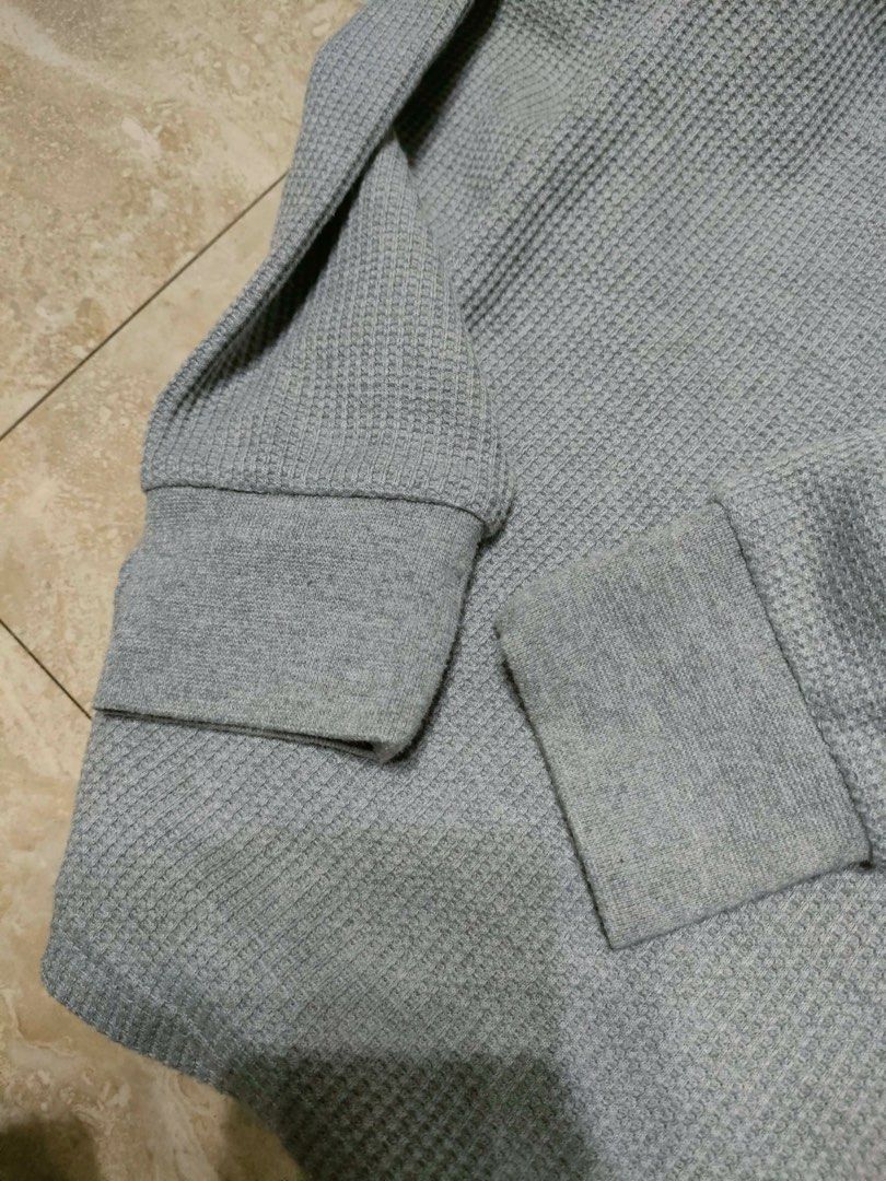 Plain gray sleeve (Category: Coats, Jackets and Outerwear) located in Calauag. Submitted by thirdfinds (Listing ID 1456238184, Image 3). Description: 20x27 Cr 9.5/10.