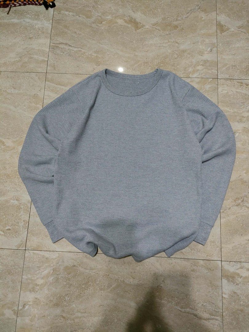 Plain gray sleeve (Category: Coats, Jackets and Outerwear) located in Calauag. Submitted by thirdfinds (Listing ID 1456238184, Image 1). Description: 20x27 Cr 9.5/10.