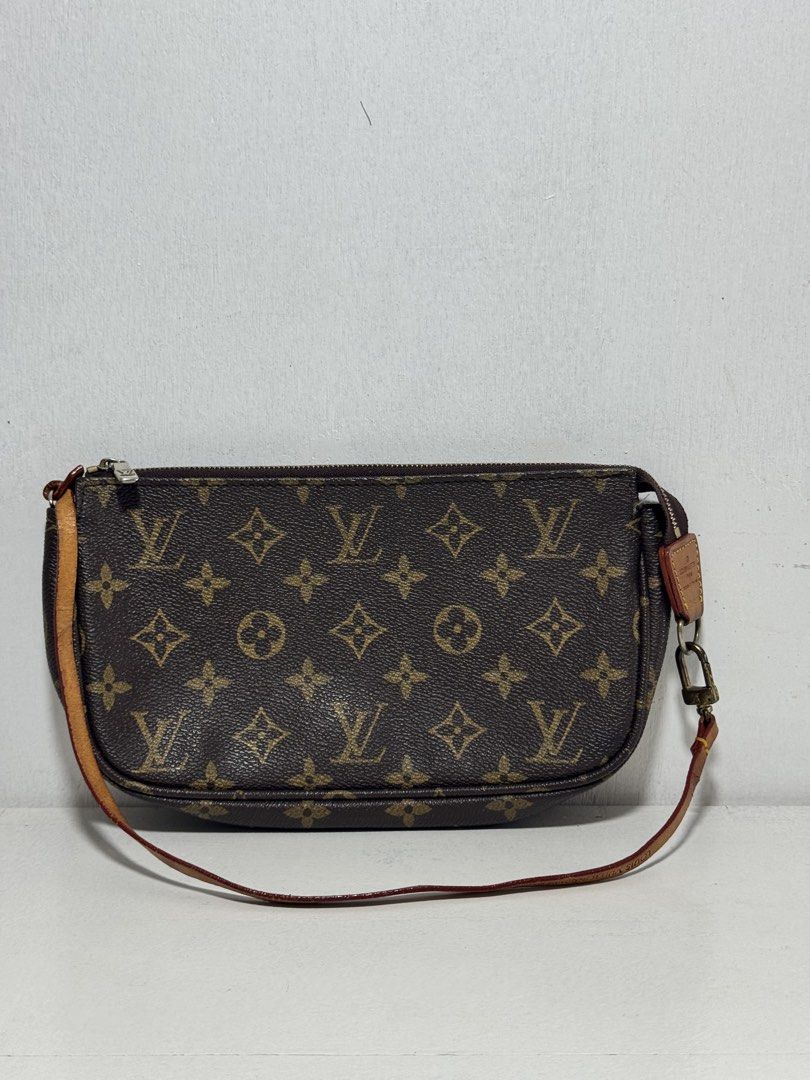 Pre loved bags LV pochette (Category: Shoulder Bags) located in Makati City. Submitted by itsmedimple (Listing ID 1456355827, Image 1). Description: Pre loved bags LV not guaranteed Kili bag Sign of usage in hardware and leather please see photos for reference No code With cracking on leather .