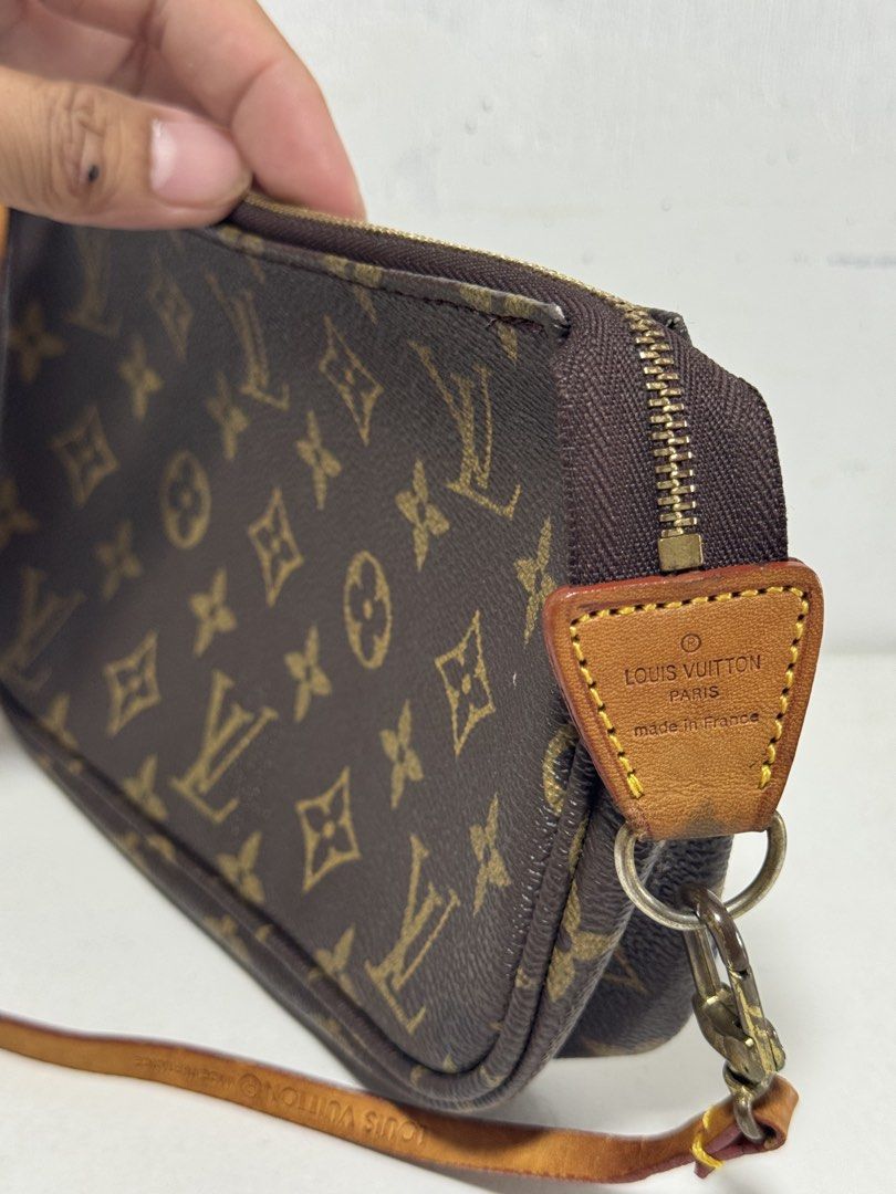 Pre loved bags LV pochette (Category: Shoulder Bags) located in Makati City. Submitted by itsmedimple (Listing ID 1456355827, Image 2). Description: Pre loved bags LV not guaranteed Kili bag Sign of usage in hardware and leather please see photos for reference No code With cracking on leather .