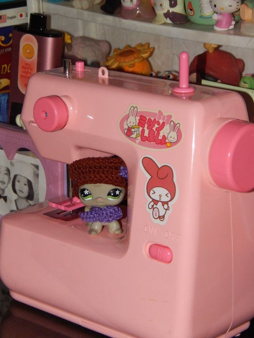 [READ DESCRIPTION] Mini Tomy Japan Sewing Machine (Category: Craft Supplies & Tools) located in Angeles City. Submitted by trustsuki (Listing ID 1456416097, Image 1). Description: 🐒 ꒰ wts lfb ph only .ᐟ ˚♡ ꒱ ‼️ read before comment ♡ Tomy Mini Sewing Machine ♡ ₱450 + lsf ✨️ working ✨️ with battery x sensi, always manage your expectation x impatient 🚚 mod: j&t + lsf ( with -21 voucher na!) or lalamove within angeles city or quezon city (tba) 🍎pr
