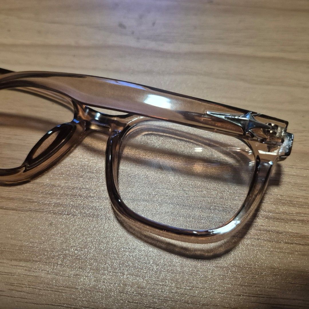 Rectangular Photochromic Glasses (Category: Sunglasses & Eyewear) located in Cavite. Submitted by alejm_ (Listing ID 1456259549, Image 2). Description: No issue. > photochromic. adapts to sunlight and outdoor brightness Comes with: pouch, microfiber cloth MOD: LBC only. SDD can be availed as long as I will be thecone to book.SF/DF to be shouldered by buyer MOP: Gcash.